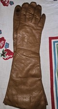 Vintage pair of brown leather gloves from the brand Alexette Bacmo, in size 7.