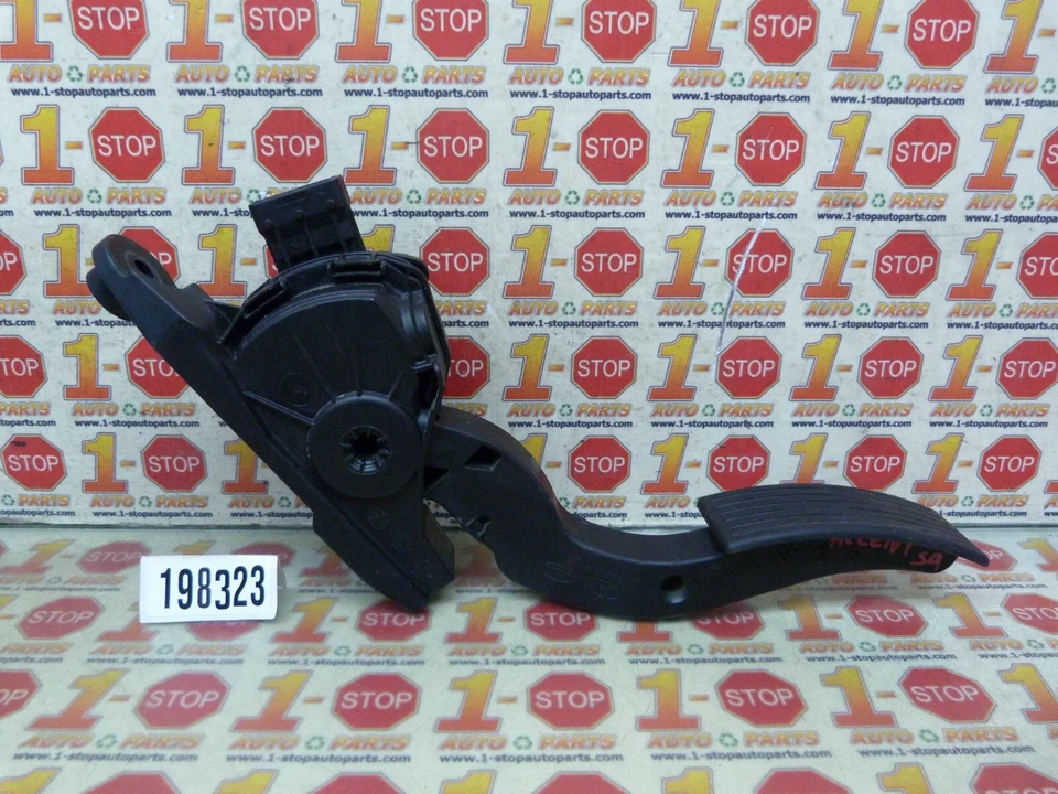 Sensor de posición del pedal del acelerador Hyundai Accent 2011-2017 32700-1R500 OEM Foto 3 de 4