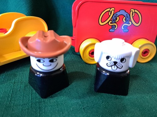 Lego Duplo Yellow/Red VINTAGE CAR & TRAILER Horseshoe Ranch Dog 2x2 - Picture 2 of 7