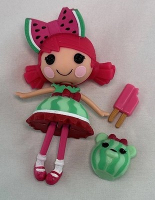 Little my 038 ジョリーフルール にゃんブロイダリー グラニ Lalaloopsy Mini Water Mellie Seeds 3” Doll COMPLETE w Pet