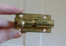 Mały mosiężny prosty zamek szopowy drzwi przesuwny ~ 51 x 25mm ~ 40g