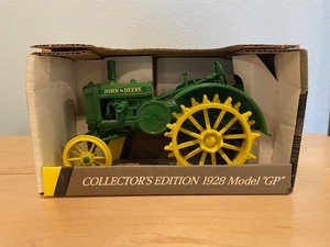 Ertl 1/16 John Deere 1928 Model "GP" Standard Tractor wide front, 5767 NIB