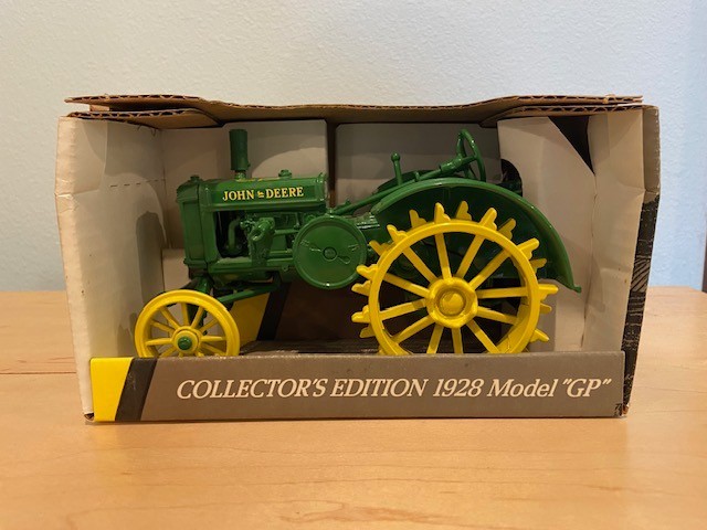 Ertl 1/16 John Deere 1928 Model "GP" Standard Tractor wide front, 5767 NIB