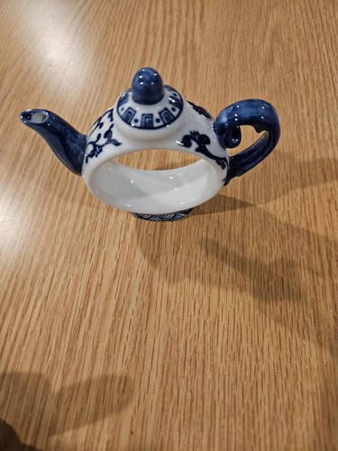 Pier 1 Imports Tea Time Porzellan blau weiß Teekanne Serviettenringe Halter Set/4 - Bild 6 von 7