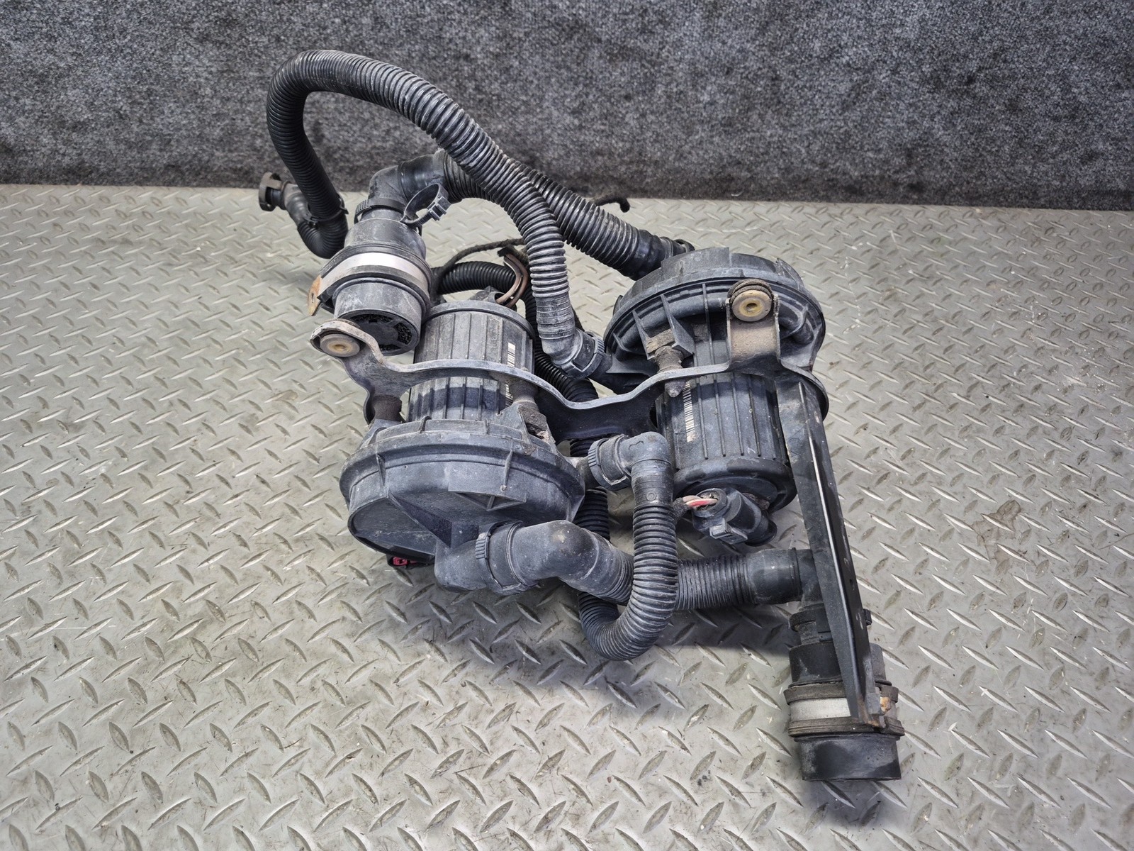Bentley Continental GT 2003-2010 Secondary air pump P/N 3W0131083B