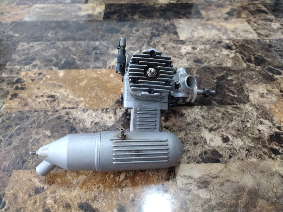 RC AIRPLANE ENGINE MAGNUM XL .46 WITH MUFFLER AND O.S. CARBURETOR SPECIAL PRICE - Image 3 of 4