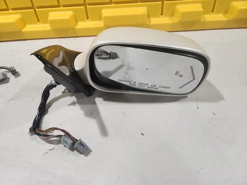 2009-11 Buick Lucerne Right Side Passenger Mirror  W / Turn Signal & Blind Spot