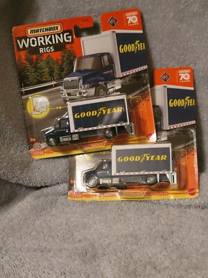2 Matchbox 2023 Working Rigs International Box Truck / Camion