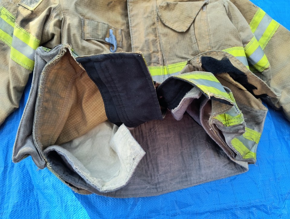 Firefighter Janesville Lion Turnout Bunker Coat Sz 44X32R 2005 Model