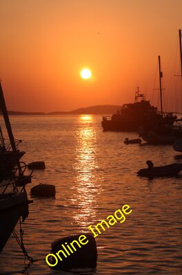 Foto 12x8 Die Sonne geht über Tresco Hugh Town Insel Tresco im Hintergrund c2013
