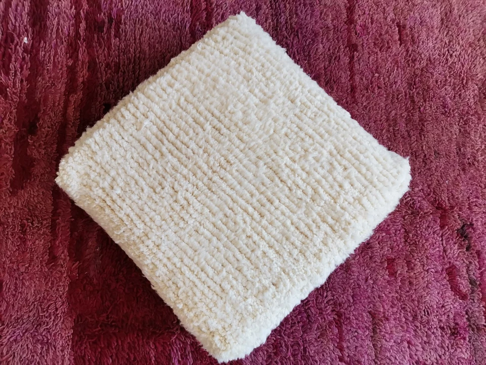 Puf hecho a mano marroquí bereber blanco Kilim alfombra cojín de piso reposapiés otomano Foto 2 de 4