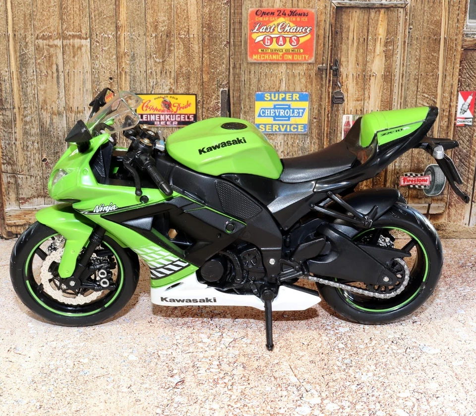 Maisto Kawasaki Ninja ZX-10R Green Scale 1:12 Model Sport Motorcycle Superbike - Image 2 of 4