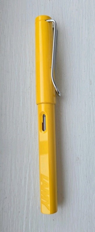 Lamy Safari Fountain Pen - Yellow, EF Nib With Ink Converter 