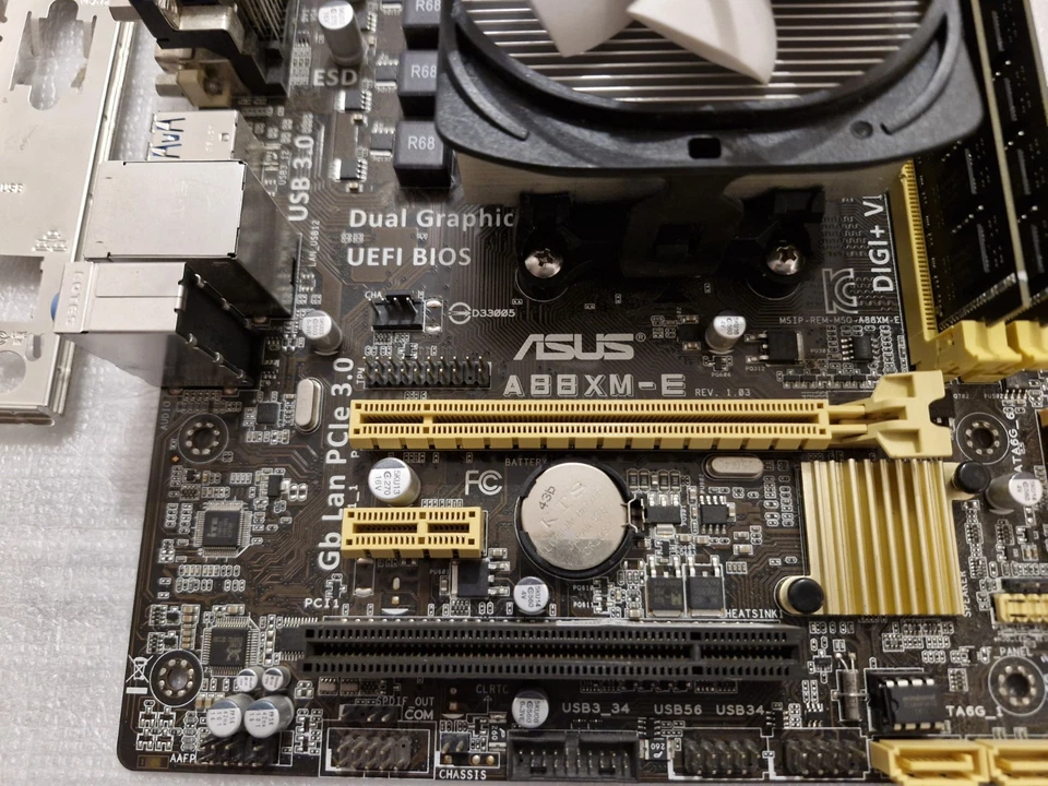 Mainboard Bundle (Asus A88XM-E), AMD A8-7600, 16 GB DDR3 RAM, Sockel FM2+ - Bild 2 von 3