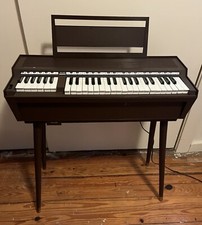 vintage 70s GE N5005A 3-Octave Air Chord Electric Organ keyboard  legs brown
