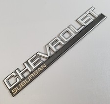 Puerta trasera de pasajero Chevy Suburban 95-99 emblema Chevrolet Suburban