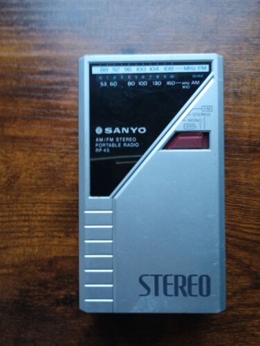 Vintage Sanyo RP-45 Portable AM/FM Radio Walkman Style Radio Unested