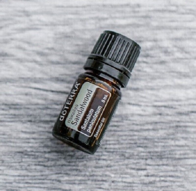 エッセンシャルオイル doTERRA Hawaiian Sandalwood 5mL s-l400.jpg