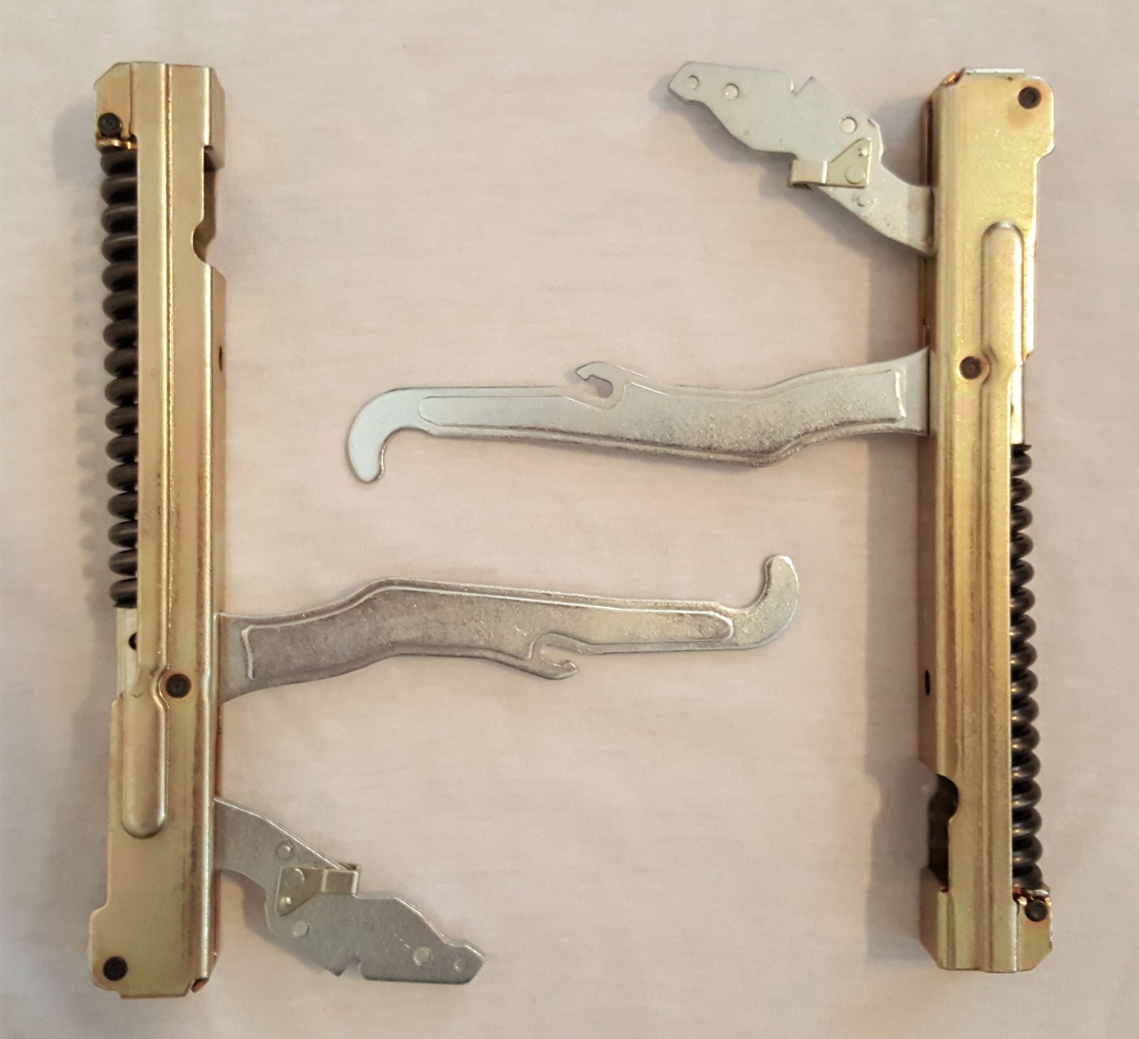 New 30″ Thermador 00487746, 487746 Hinge Kit (2 Hinges) Apartso