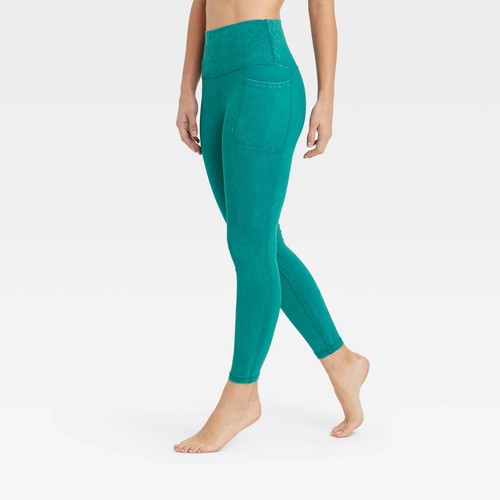 Large - Womens High-Rise 7/8 Leggings 