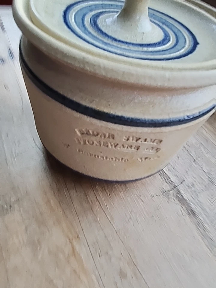 Vaso de mantequilla de gres de pantano de cedro Foto 2 de 4