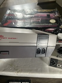 Nintendo NES Entertainment System Video Game Console Boxed Action Set 