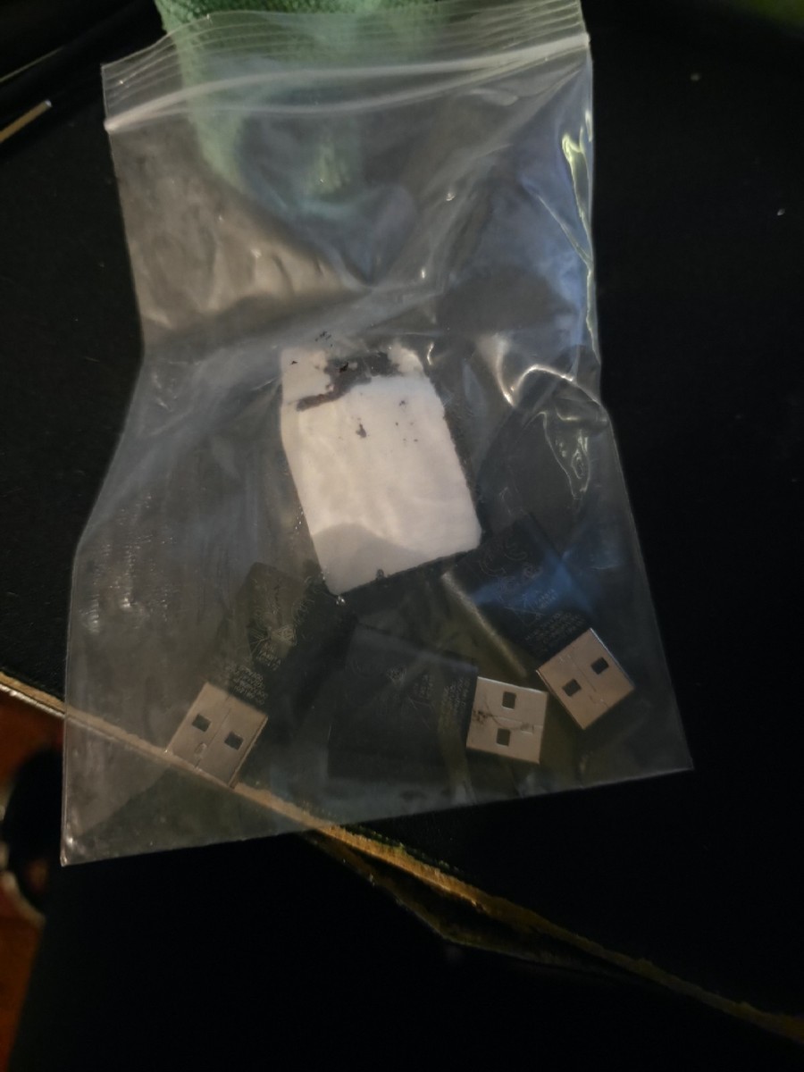 3 HTC Vive 3.0 Tracker and Vivepro Steam Vr 2.0 Base Stations Two