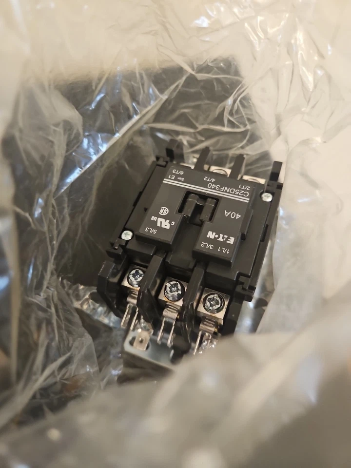 Contactor de propósito definido Eaton C25DNF340T, 24 V AC 50/60 HZ, 40 AMPERIOS, 3 POLOS, ABIERTO Foto 3 de 3