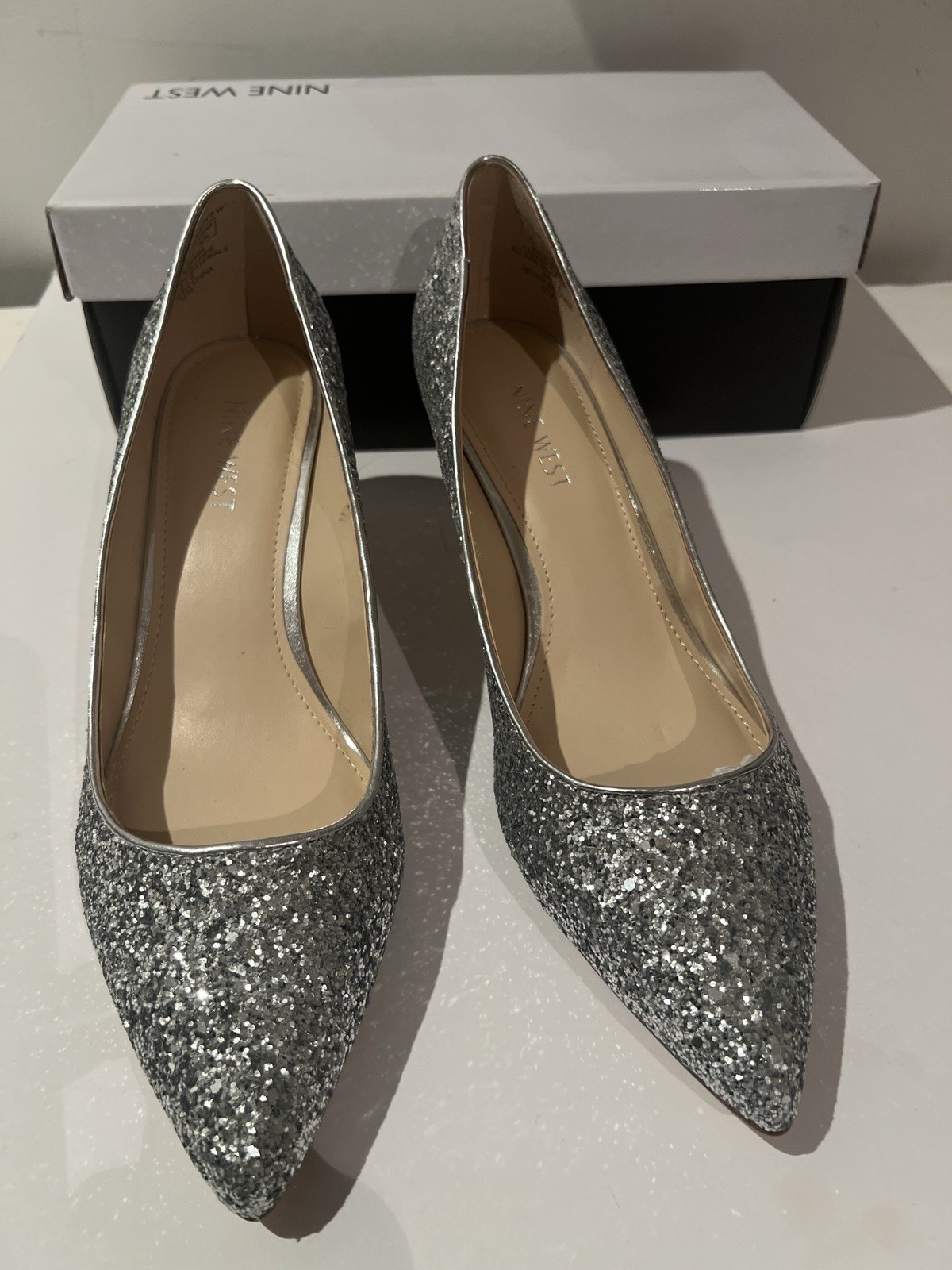 Zapatos NINE WEST LENTEJUELAS PLATA BRILLO TACÓN BAJO PUNTA PUNTIAGUDA EE. UU. 9,5 UK 7 EU 41