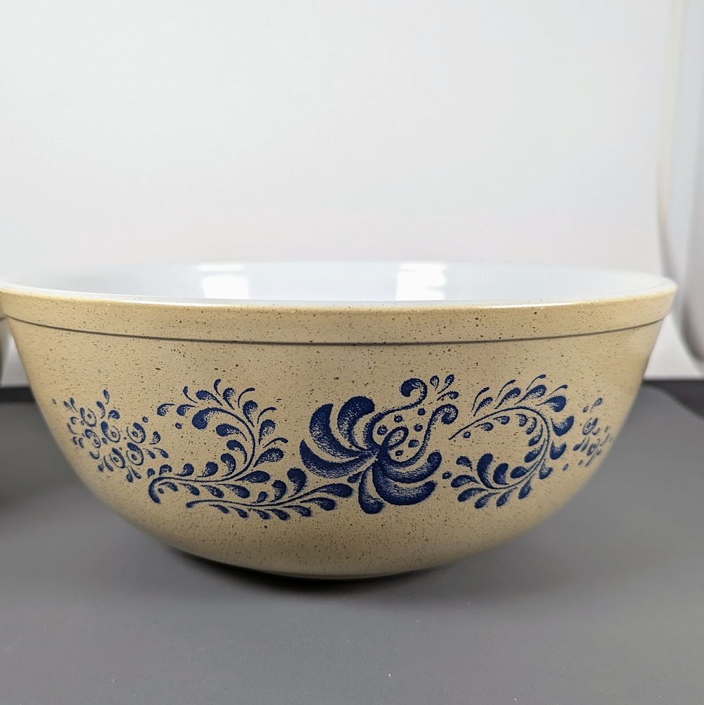 Vintage Pyrex 1976 Homestead Tan Speckled Blue Floral Nesting