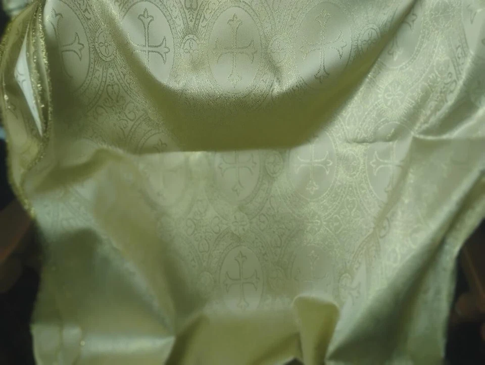 Tela litúrgica dorada metálica - 3+ yardas - 60" de ancho - Lote 1 Foto 2 de 3