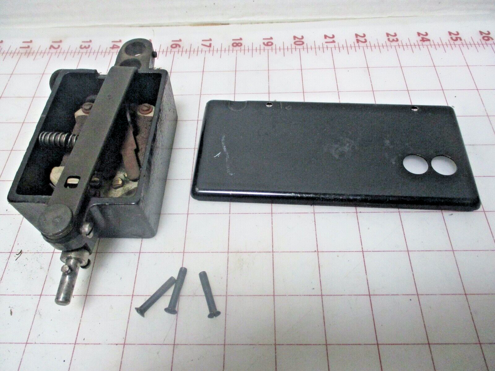 Singer Sewing Machine Bentwood Case Knee Bar Motor Control & Cover for Parts