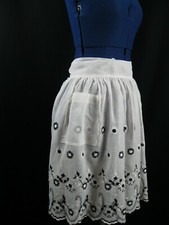 VINTAGE LADIES Black/White NYLON Embroidery KITCHEN APRON Pocket Sz Sm/Med
