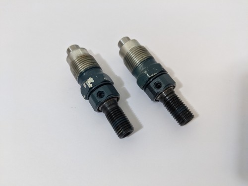 2 Fuel Injectors From Kubota D1403 D1403-E2B D1503 D1503-M D1703 D1703-M SQ-317 - Picture 2 of 3
