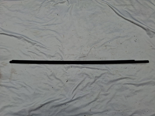 Genuine Mazda 2 MK2 Door Seal Strip/Gasket D651 FRR 2 *245! - Picture 2 of 3