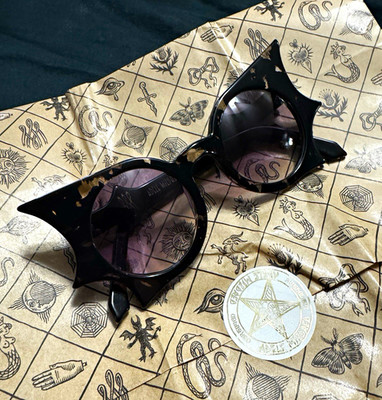 *RARE* Adele Mildred - Peggy Black Tortie Batwing Sunnies