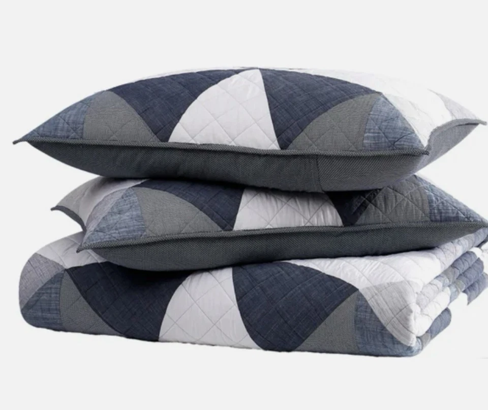 Origami Pieced Reversible Modern Patchwork 3-piece Quilt Set | Queen - Blue - Image 4 of 4