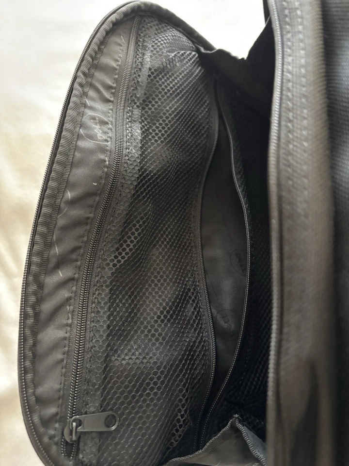 Estuche expandible negro con compartimentos para laptop Dell - Se adapta a la computadora portátil de 17 pulgadas Foto 3 de 4