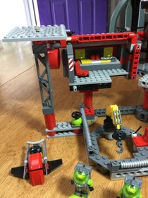 LEGO 8077 Atlantis Exploration HQ Complete No Box