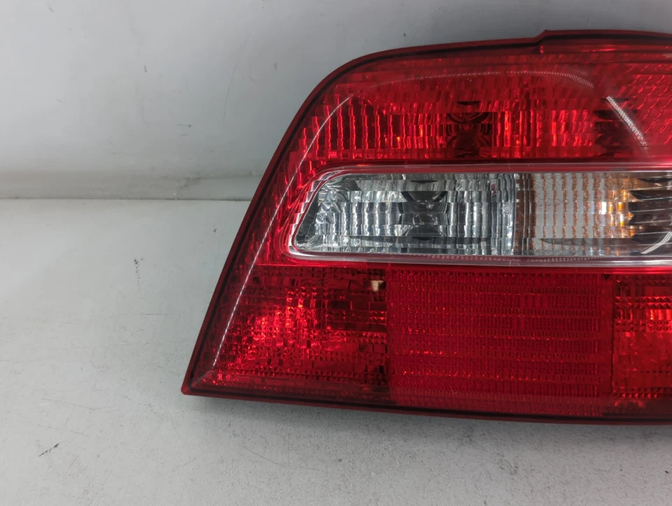 Luz trasera lateral derecha para pasajero Volvo V40 OEM KJE8J Foto 2 de 4