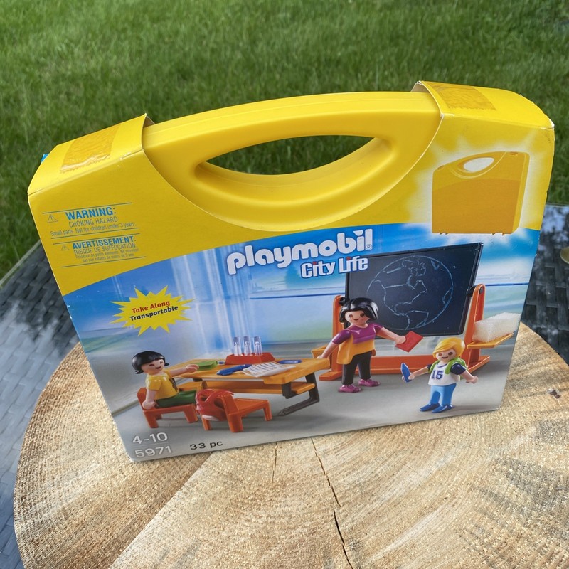 NEW RARE PLAYMOBIL CITY LIFE SCHOOL PLAY SET W/ TAKE ALONG CASE 33 PCS 5971 