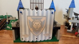 LEGO Castle: Royal Knight's Castle (6090) - Complete with Instructions No Box
