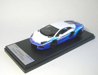 Lamborghini Aventador LP 700-4 Tribute Dreamliner (White/Blue) | eBay