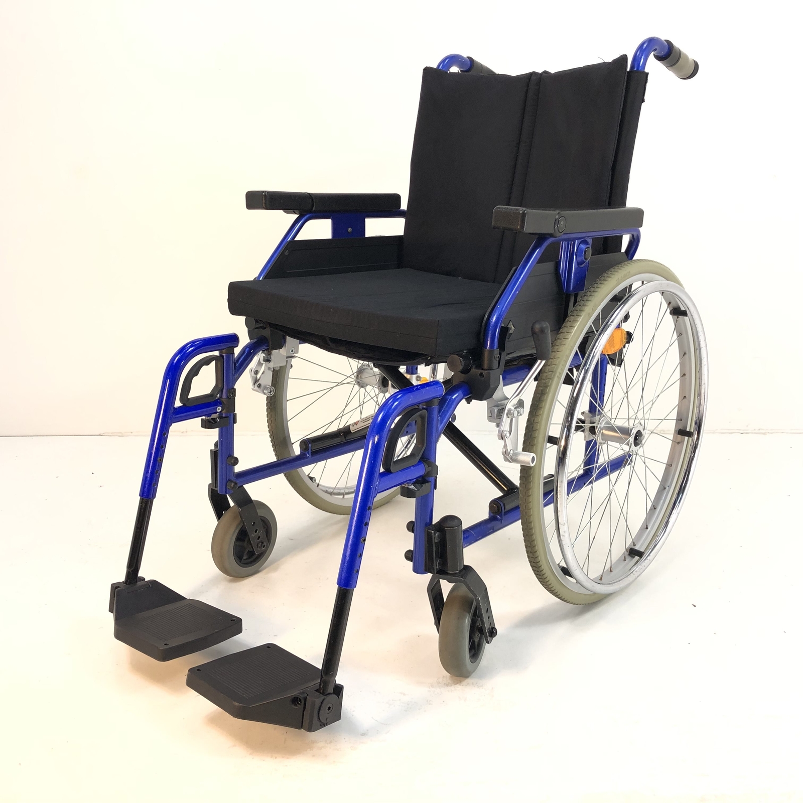 B+B Pyro Light Rollstuhl Faltrollstuhl Sitzbreite 45 cm Reise Reha K5118