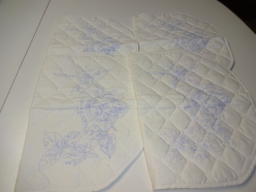 Highland Art "Rose" Stamped 4 Placemats (Open Not Started) & 4 Napkins (Sealed) - Picture 3 of 5