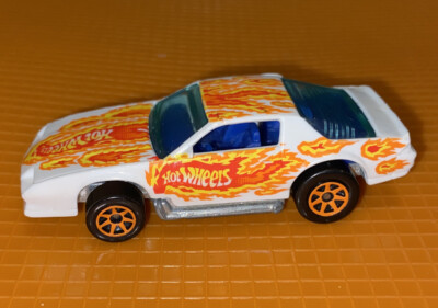 Hot WHeels ClassicsHOT BIRDトランザムファイヤーバード Vintage 1983 Hot Wheels Fire Bird Trans Am Rare Original Old Car