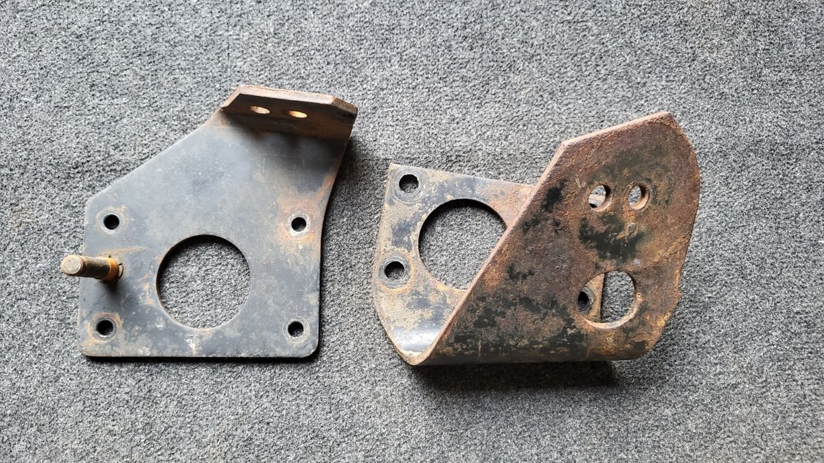BmW E3 E9 E12 M30 Engine Support Bracket Mount Pair Right Left E24 