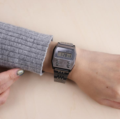 【美品・箱・コマ付】カシオ／クラシックプレミアム A1100GGV-8JF／QZ Casio Classic Premium Series A1100GGV-8JF Quartz Men's watch gray