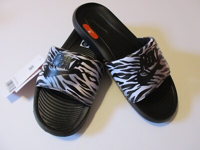 Nike Women's Victori One Casual Comfort Slide Sandal Black/White New With Tag