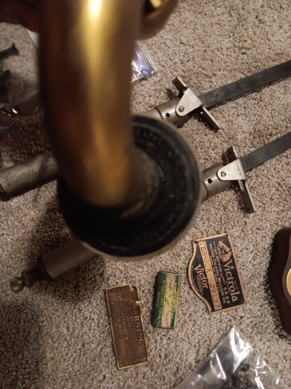 VICTOR VICTROLA REPRODUCER PHONOGRAPH ARM PARTS PLATES SCREWS HARDWARE